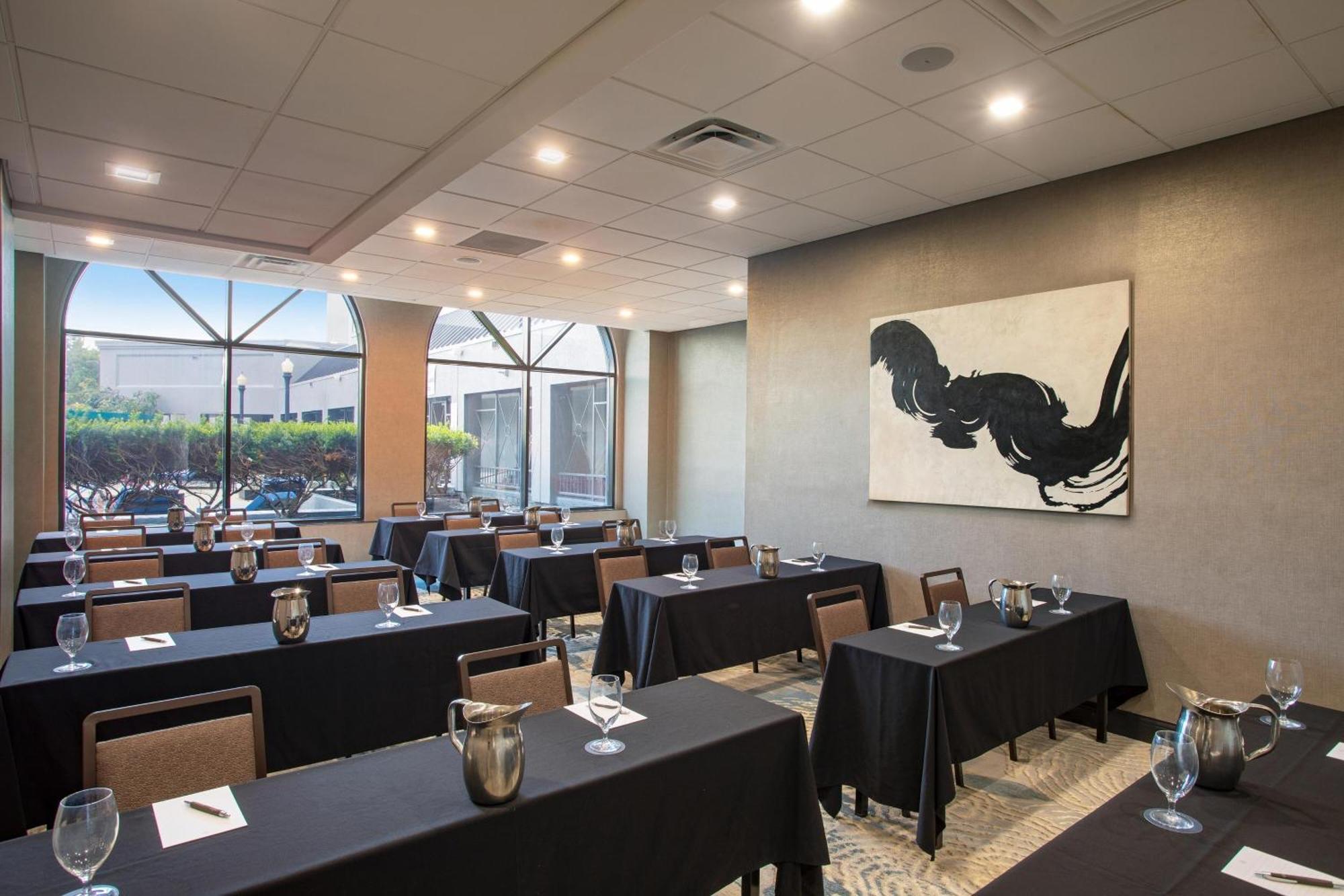 Sheraton Suites Columbus Worthington מראה חיצוני תמונה
