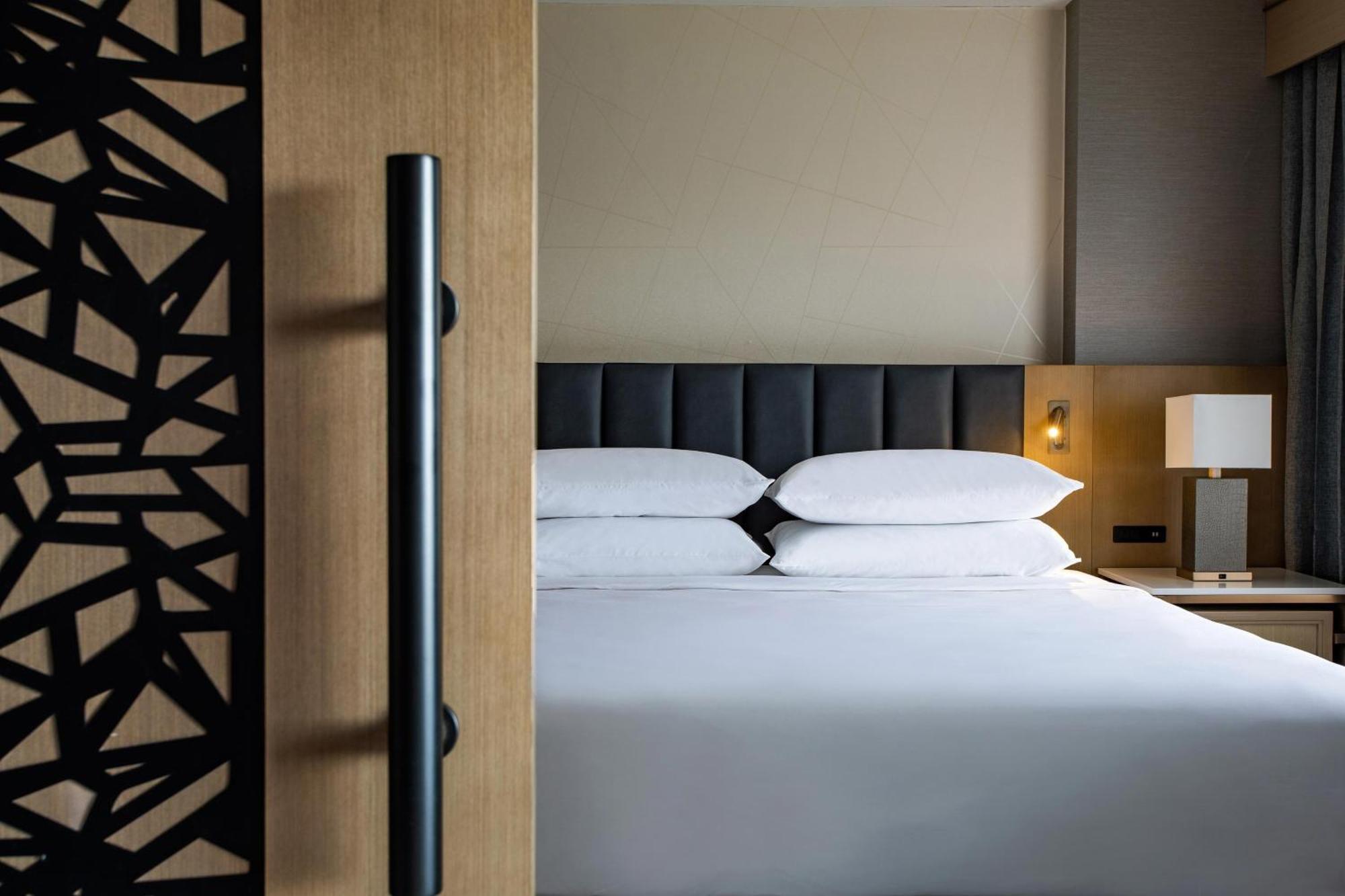 Sheraton Suites Columbus Worthington מראה חיצוני תמונה